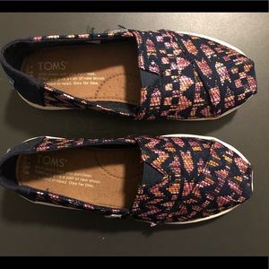 LIKE NEW TOM’S SHOES NAVY AND PINK GIRLS SIZE 13.5